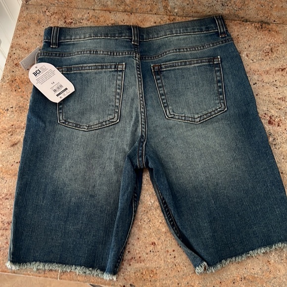 NWT straight distressed jeans shorts - Picture 2 of 6
